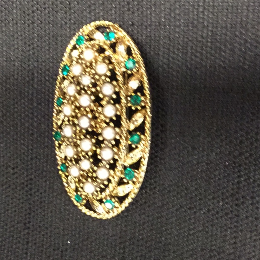 Broach gold and green